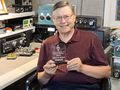 W0JX holds his 2021 All Band Award